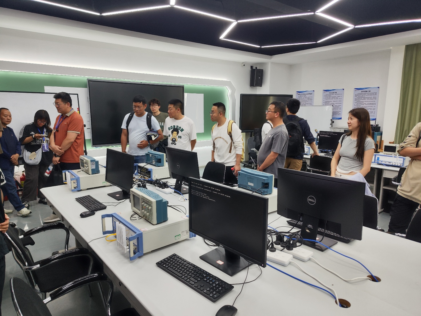 云南省广播电视技能竞赛学员到公司实地参观教学